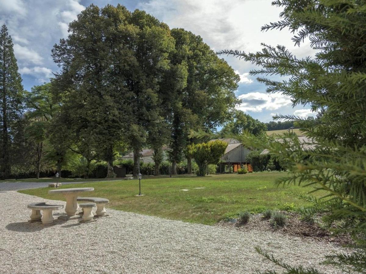 Pour 12 Face Au Chateau De Avec Jardin, Cheminee Et Equipements Pmr - Fr-1-585-38 Holiday home